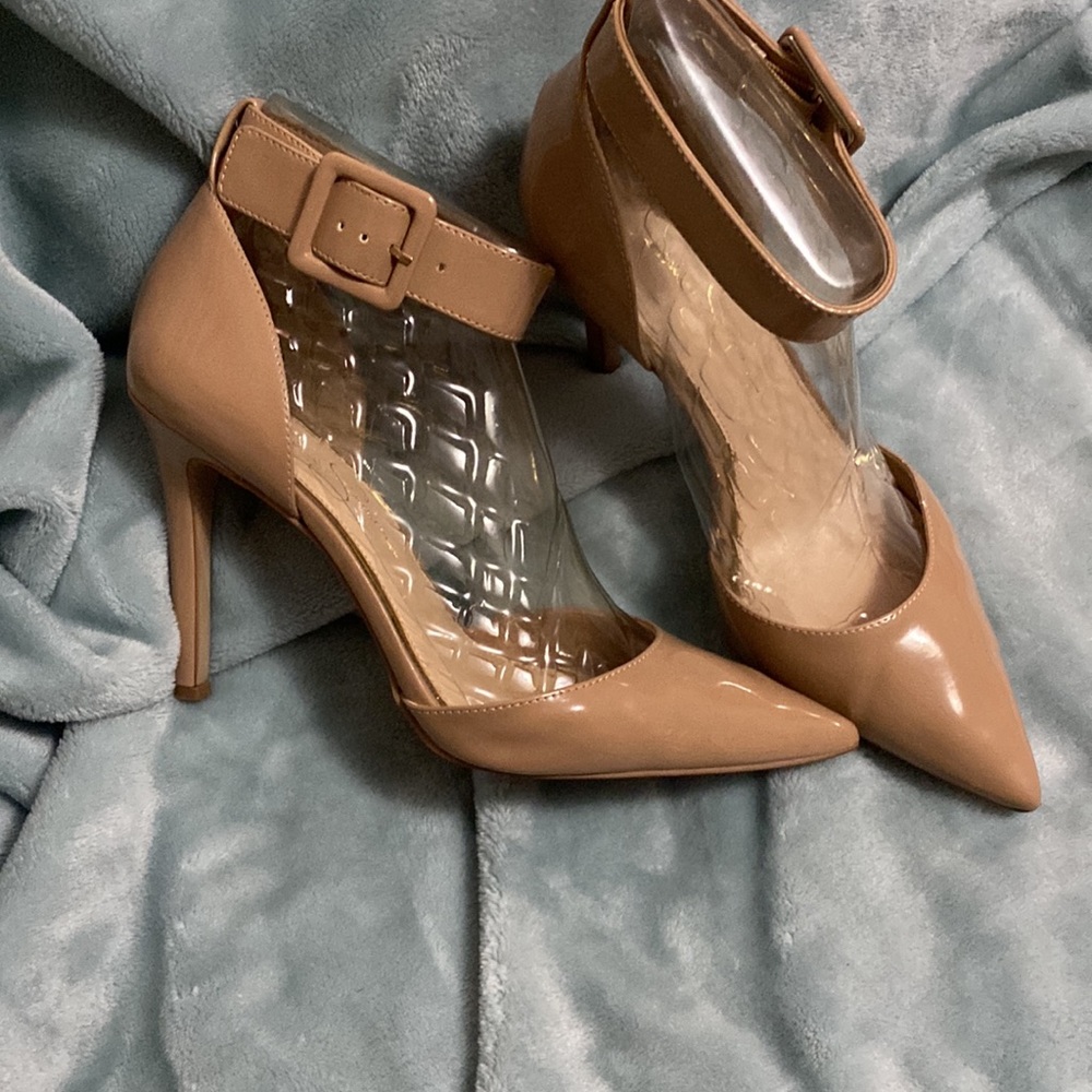Jessica Simpson Heels size 8 Nude Patent leather